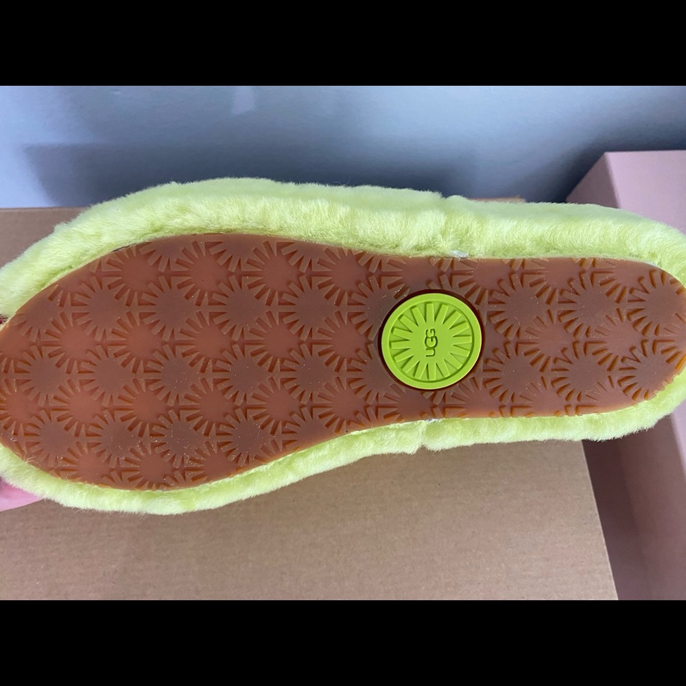 Shoes - Picture 2 of 4